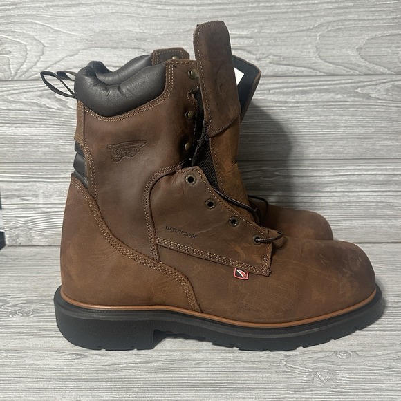 Red Wing 400 Boots Mens 13 EE DynaForce 8-inch Waterproof Soft Toe Boot New Read